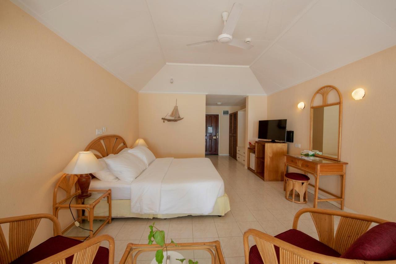 Holiday Island Resort Maamigili Island Екстер'єр фото
